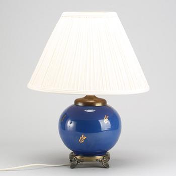 A CERAMIC NITTSJÖ LAMP.