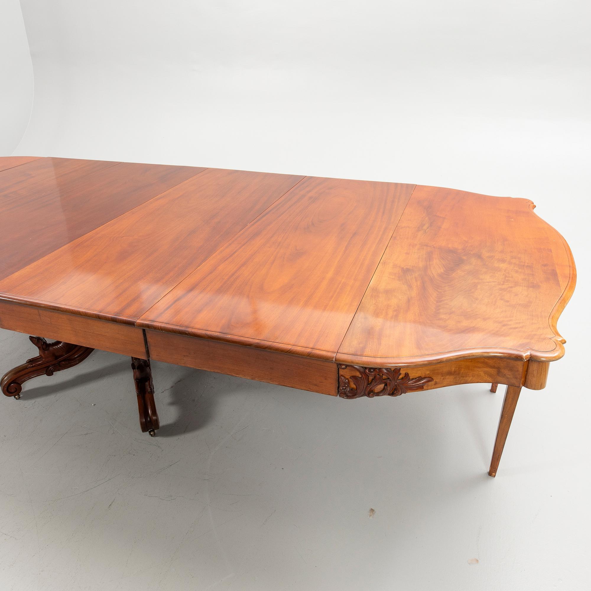 Dining table, Rococo style, first half of the 20th century.