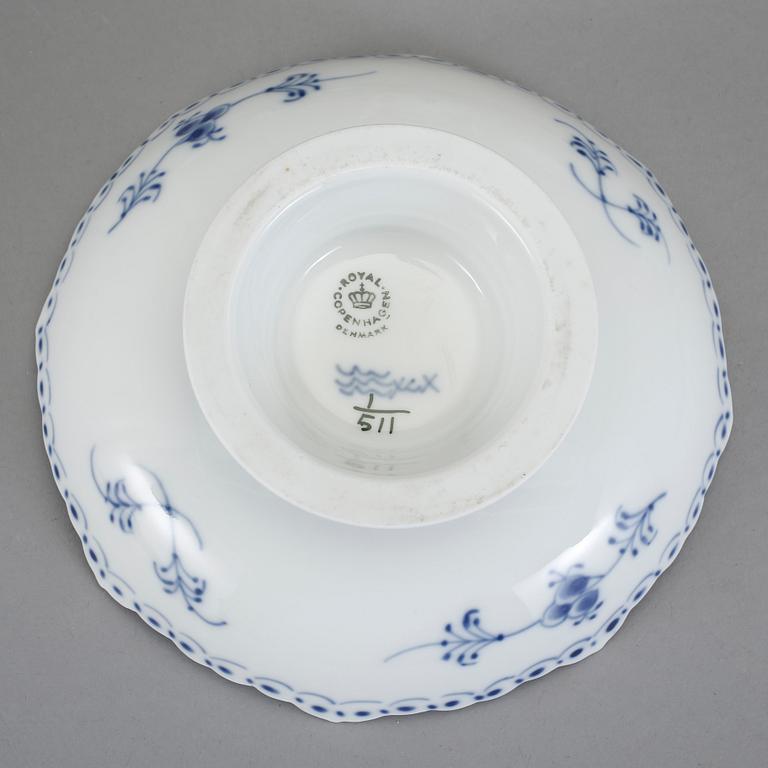 KAFFESERVIS, 37 delar, porslin, "Musselmalet", Royal Copenhagen, Danmark.