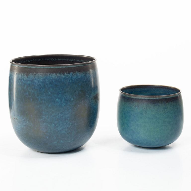 Stig Lindberg, Two stoneware bowls, Gustavsbergs Studio, 1969, and so-called "drejargods", circa 1970.