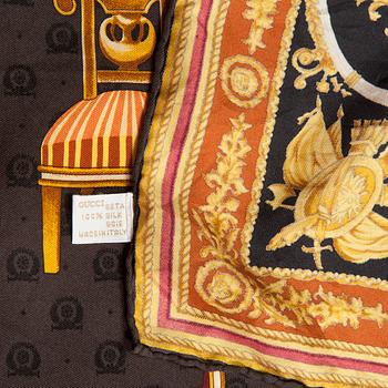SCARF, Gucci.
