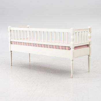 Soffa, 1900-talets andra hälft, Gustaviansk stil.