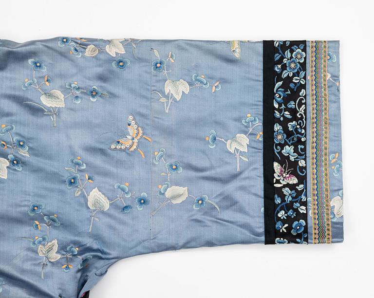 A lavender blue embroidered silk female informal robe, late Qing dynasty, 19th century.