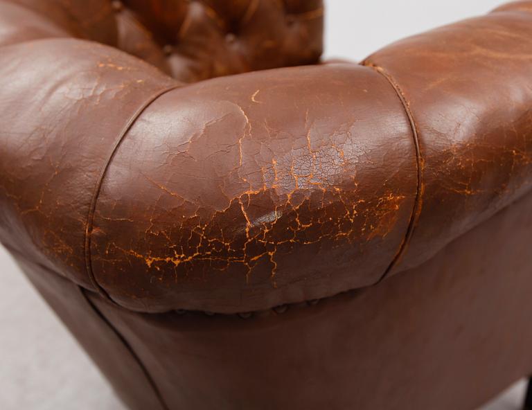 FÅTÖLJ, Chesterfieldmodell, 1900-talets första hälft.