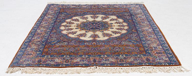 Carpet, Tabriz. 190 x 125 cm.