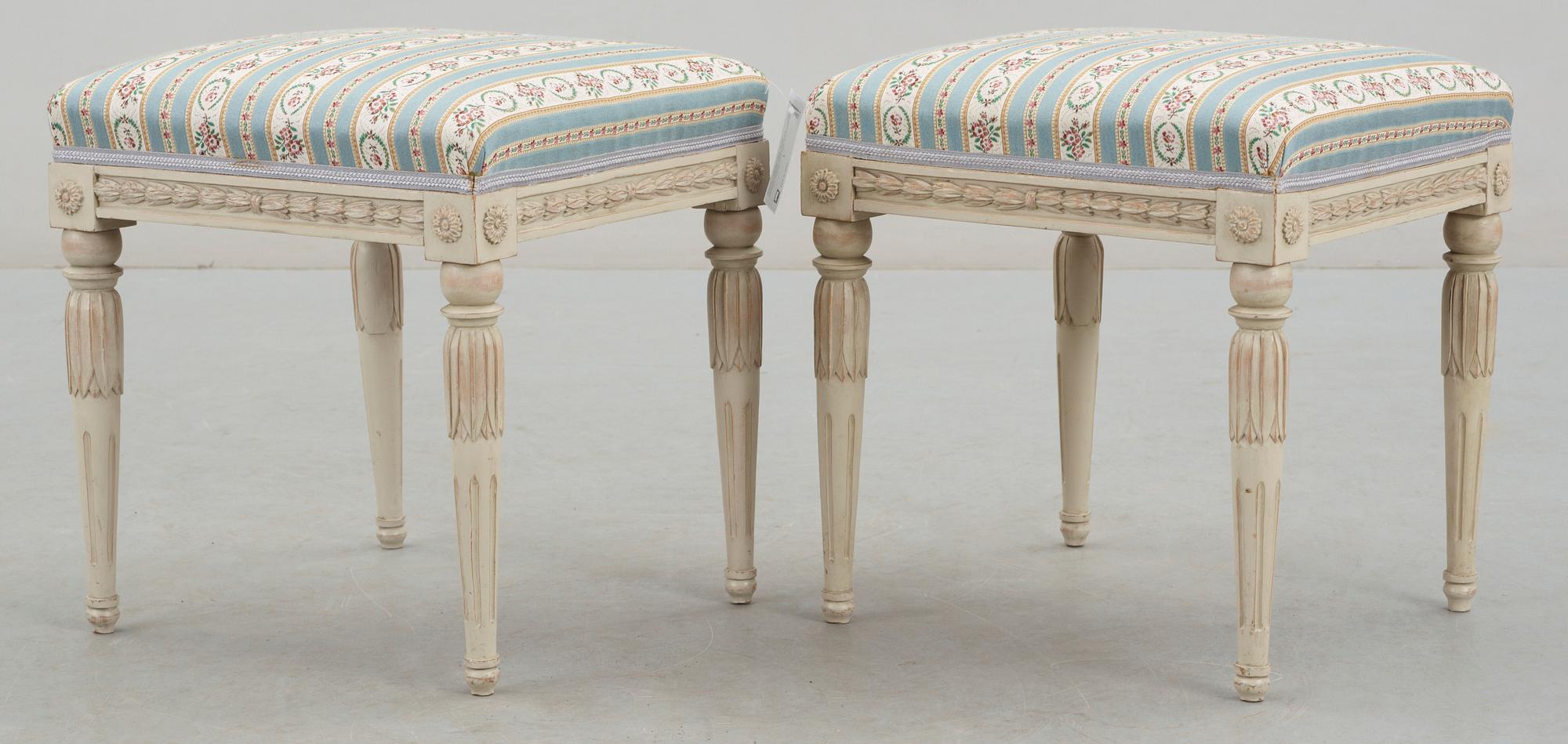 TABURETTER, ett par, sengustavianska, märkta EÖM, Erik Öhrmark, verksam 1777-1813 i Stockholm.