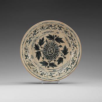 1751. A blue and white Vietnamese dish, 16/17th Century.