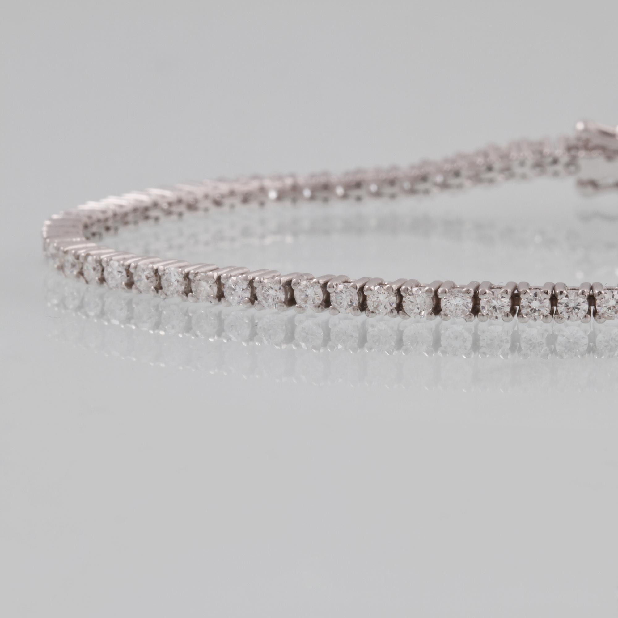 ARMBAND, 18K vitguld med briljantslipade diamanter, ca 2.20 ct, Milano, Italien. Vikt 8,2 gram.