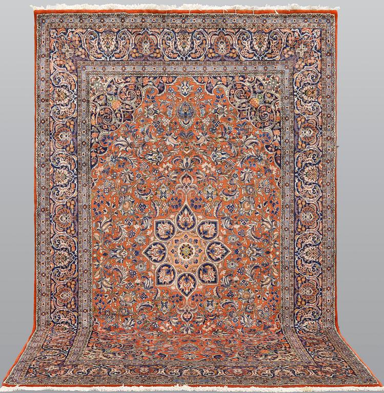 A Bidjar carpet, c 317 x 202 cm.