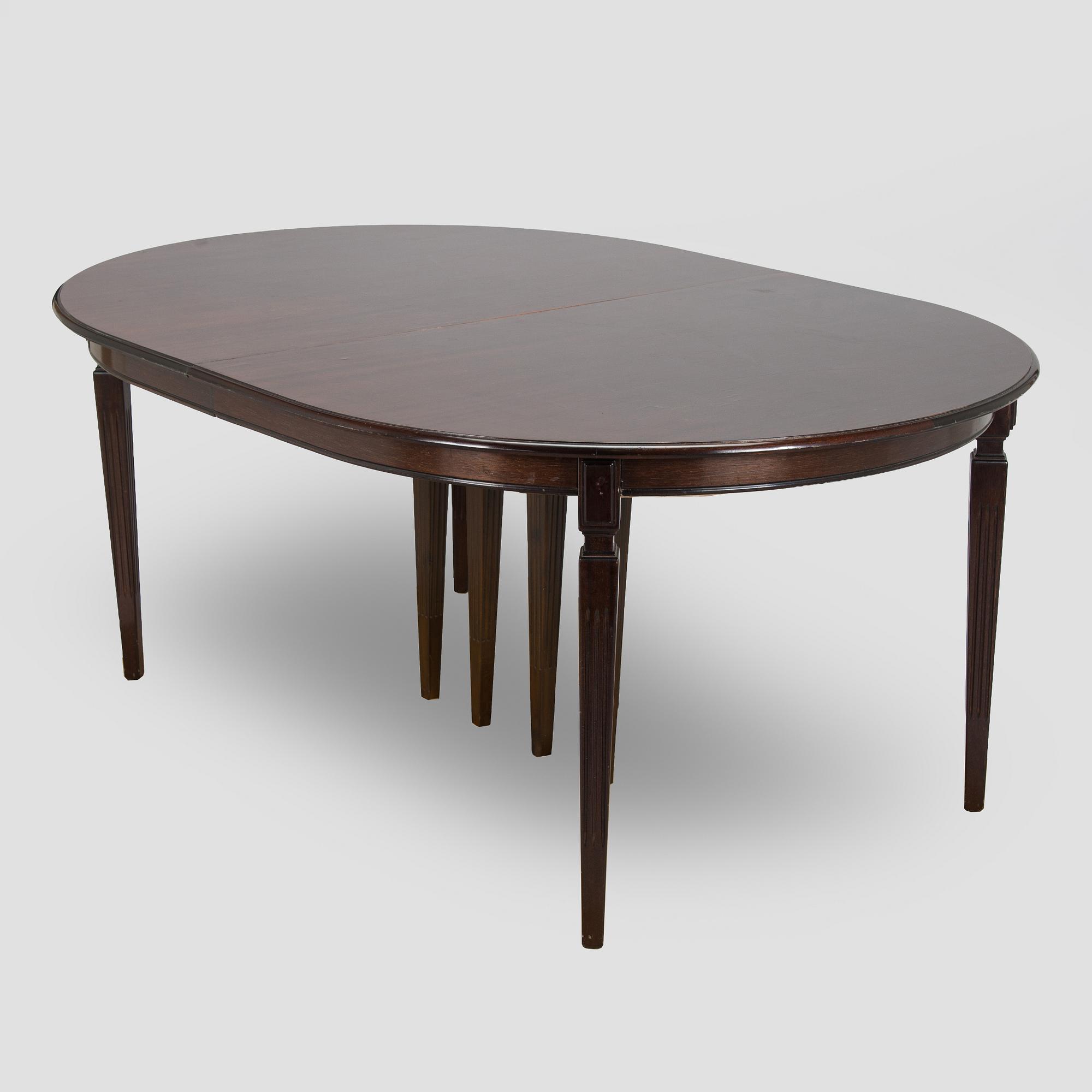 A dining table, Hepplewhite style, later half of the 20th century.