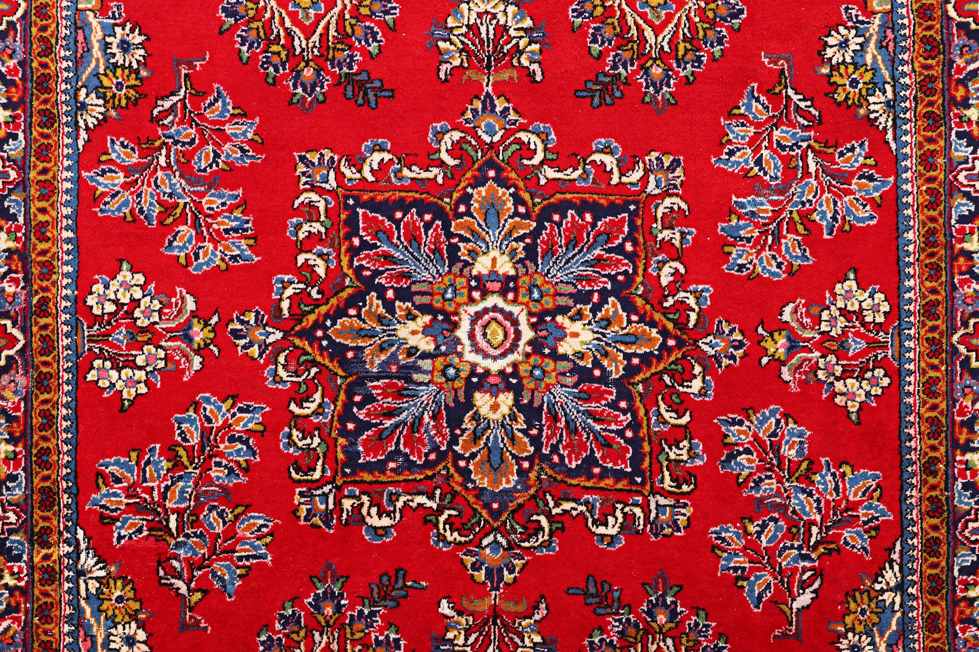 Matta, Najafabad, ca. 316 x 208 cm.