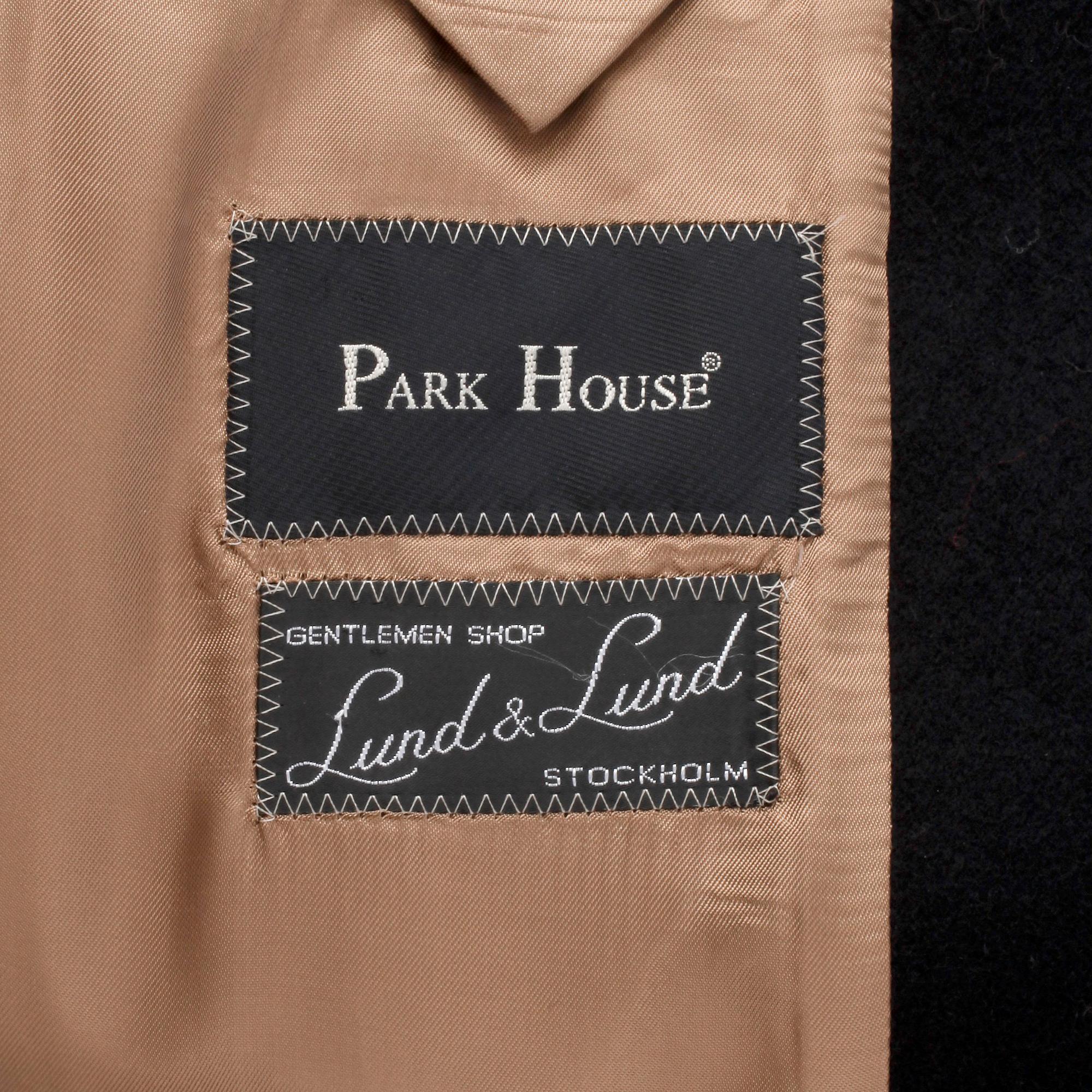 PARK HOUSE, a dark blue wool and cashmere coat / covert coat, storlek 50.