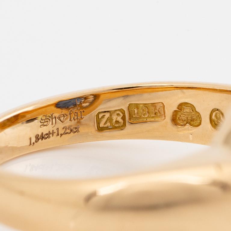 Ring carmosé, 18K guld med safir och gammalslipade diamanter.