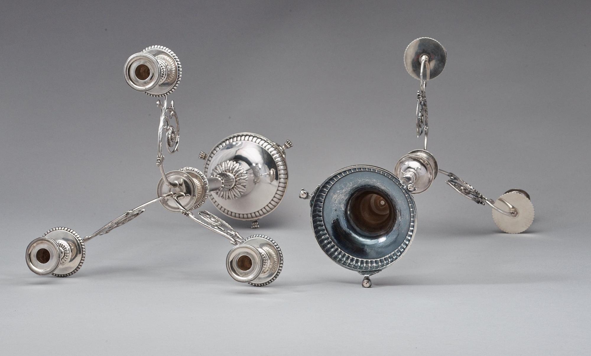 JOHAN-PETTER GRÖNWALL, ett par för tre ljus, Stockholm 1829-1830. kandelabrar, silver, empire.