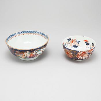 Two porcelian chinese 18th century bowls.