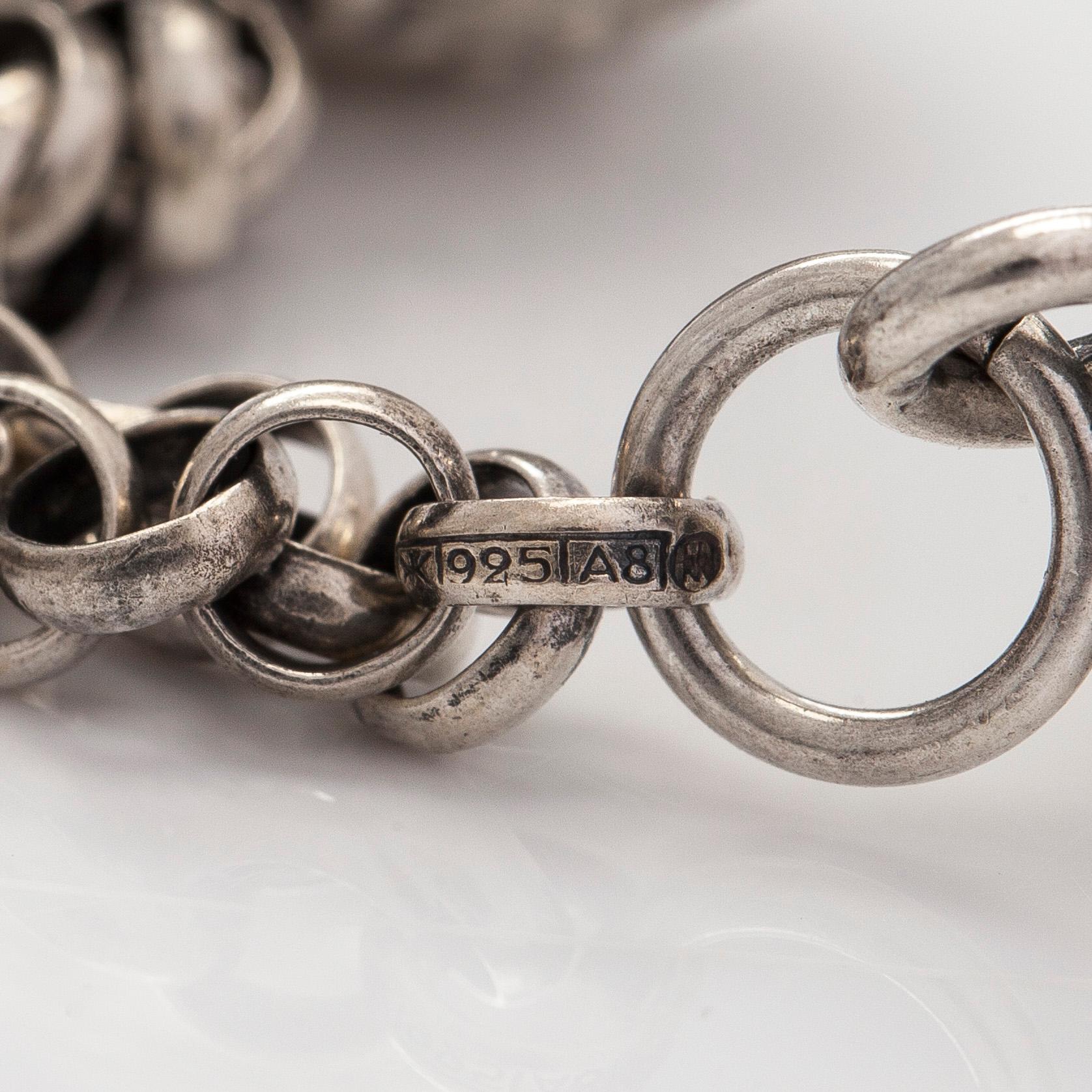 Kalevala Koru, kaulakoru, sterlinghopea. Helsinki 1970-luku.