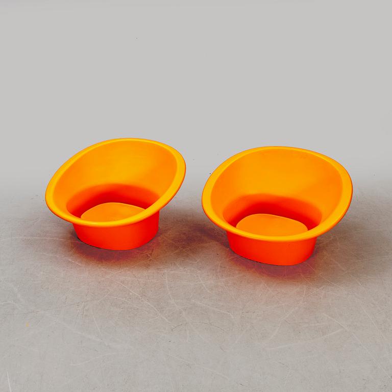 Svante Schöblom, a pair of 1970s plastic easy chairs from Overman Ab Tranås.