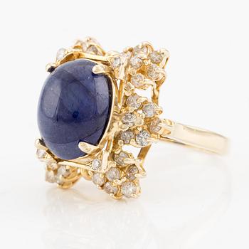 Ring in 14K gold with cabochon-cut sapphire and brilliant-cut diamonds.