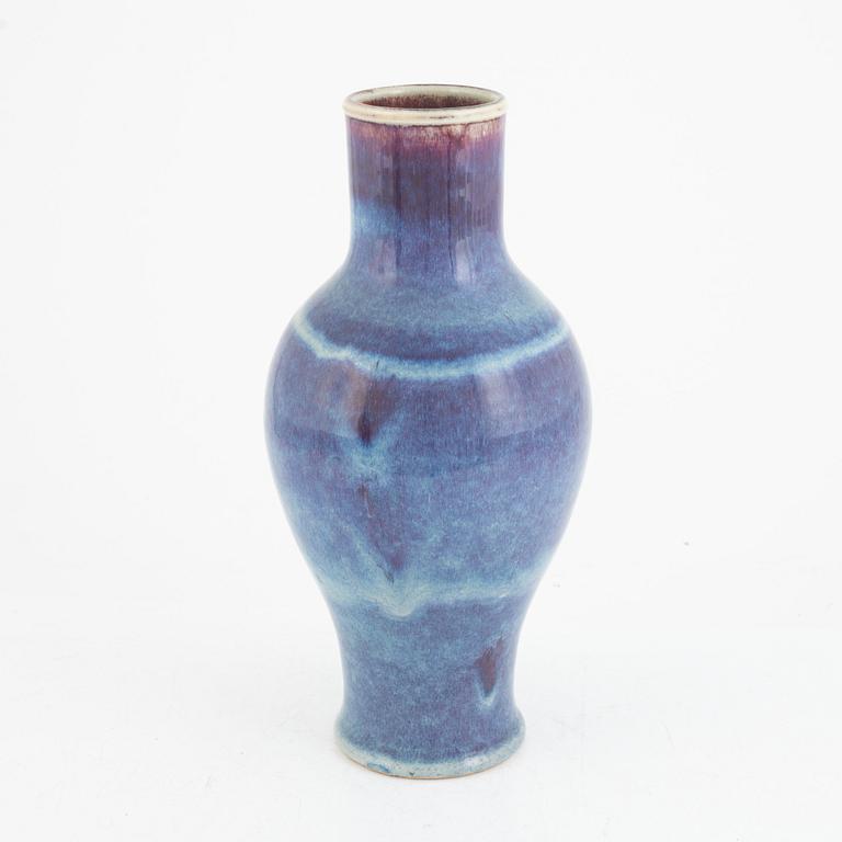 A flambé glazed vase, late Qing dynasty/20th century.