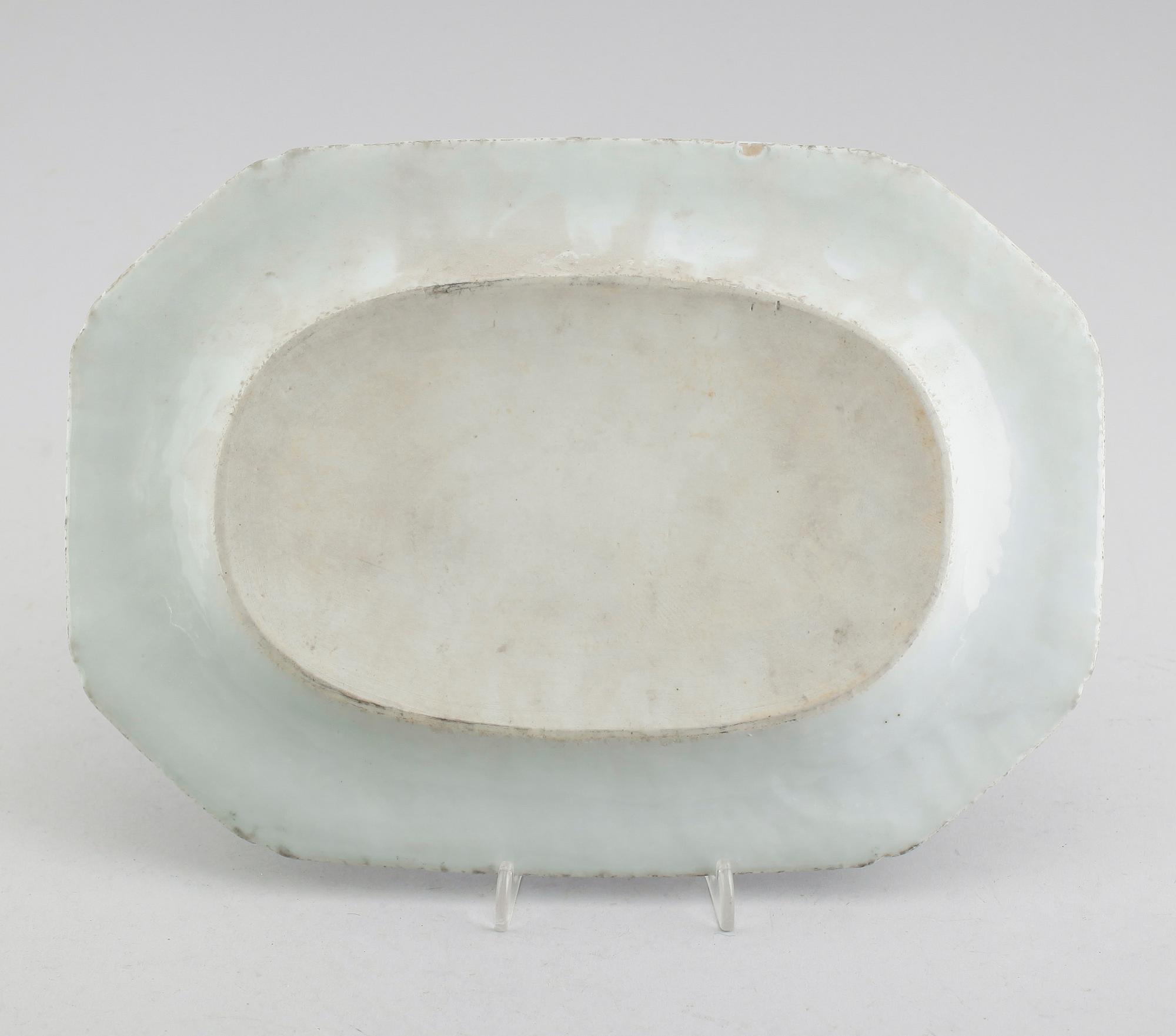 STEKFAT, porslin, Kina, Qianlong 1736-1795.