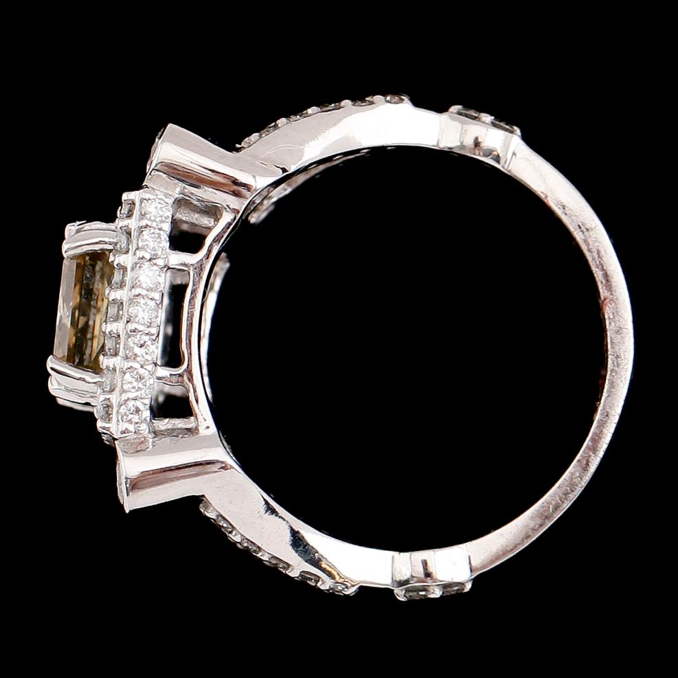 RING, 9 k guld, diamant ca 1.88 ct, briljantslipade diamanter tot ca 1.00 ct.