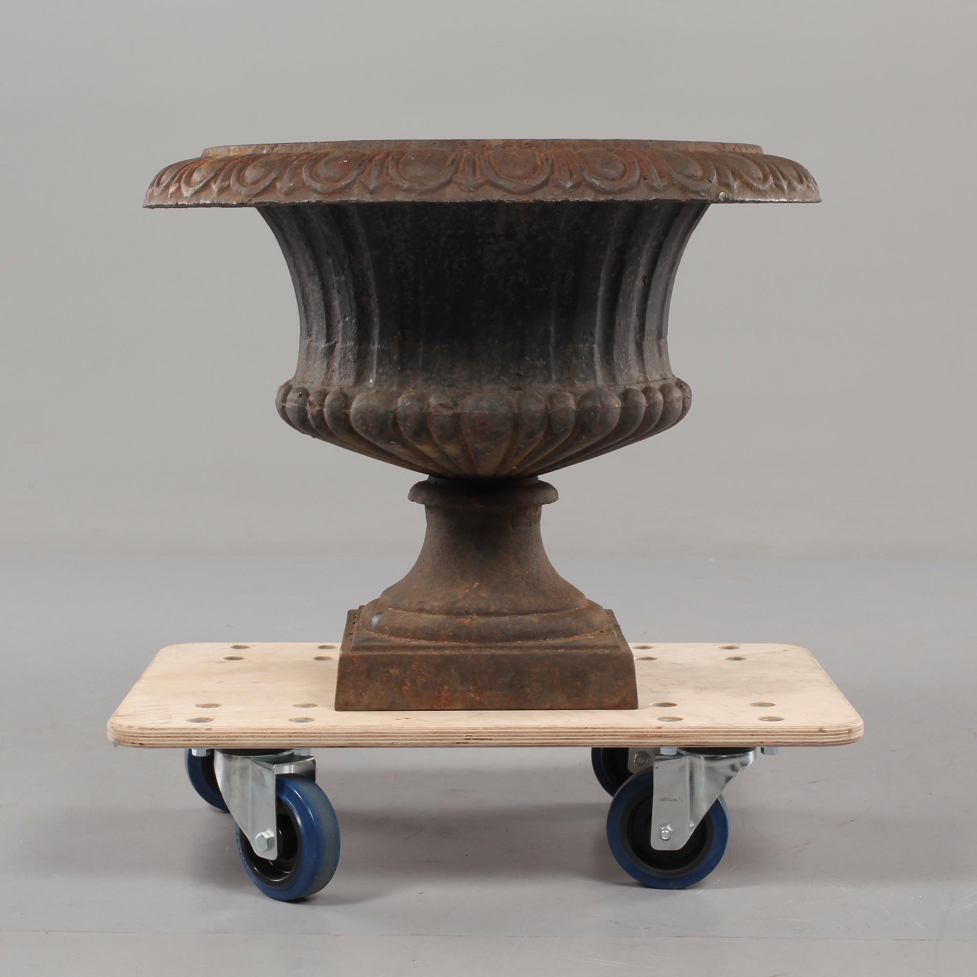 TRÄDGÅRDSURNA, 1900-talets andra hälft.