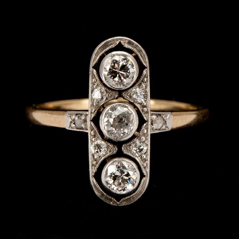 RING, antikslipade diamanter ca 0.50 ct. H/vs-I1. 14K guld. Vikt 2,5 g.