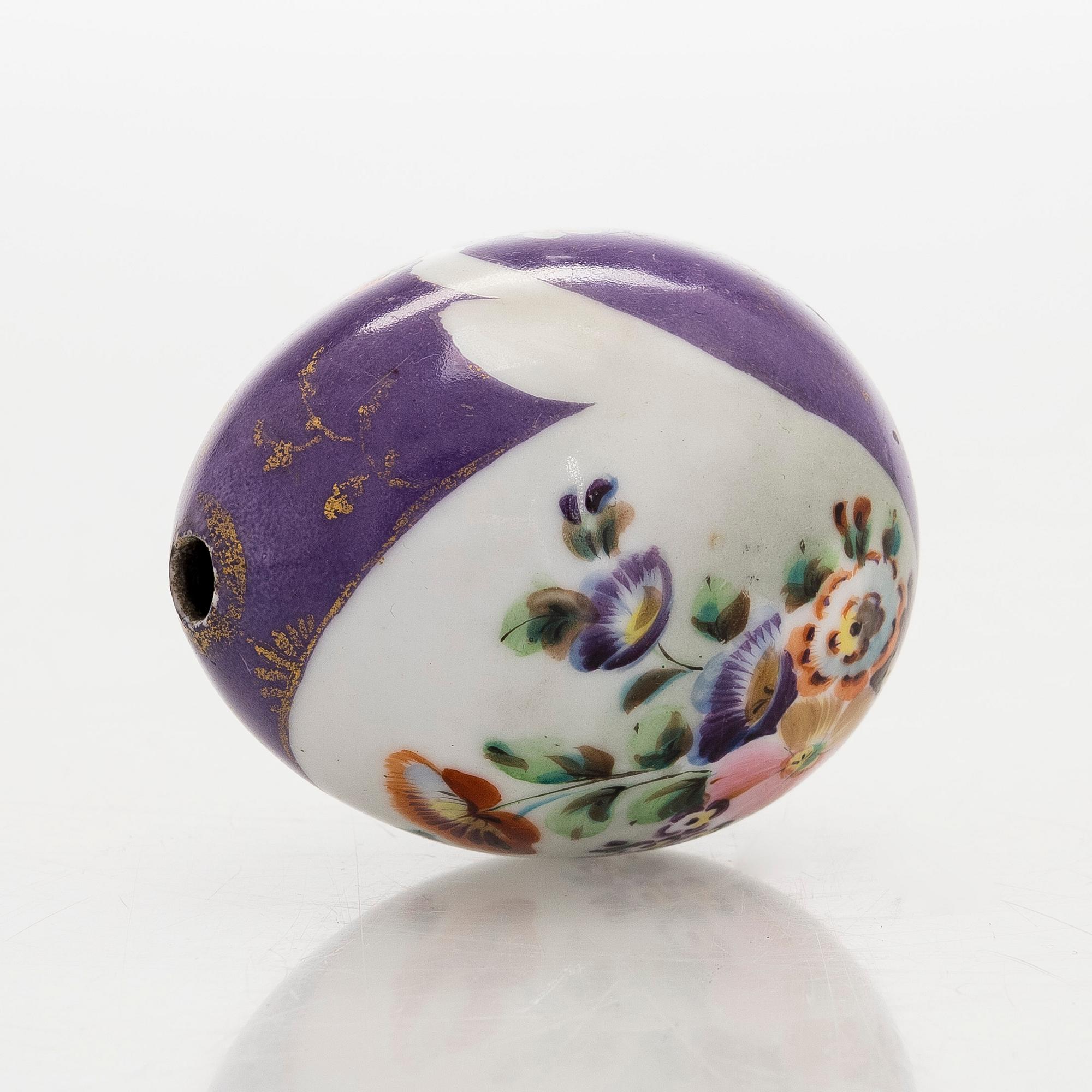 Dekorationsägg, porslin, Ryssland, kring sekelskiftet 1900.