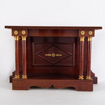 Spegel med konsolbord, eklektisk stil, sekelskifte 1900.