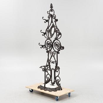 A coat rack, first half of the 20th Century.
