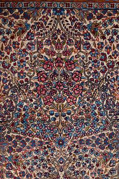 MATTA, semiantik, Kirman, ca 362,5 x 265 cm.