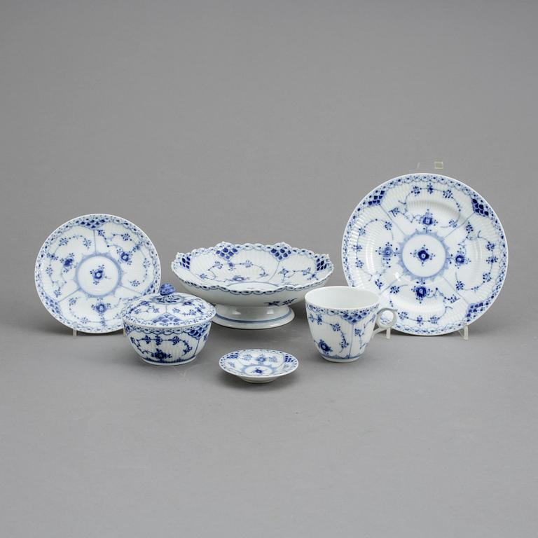 KAFFESERVIS, 27 delar, porslin, "Musselmalet", Royal Copenhagen, 27+1 delar.