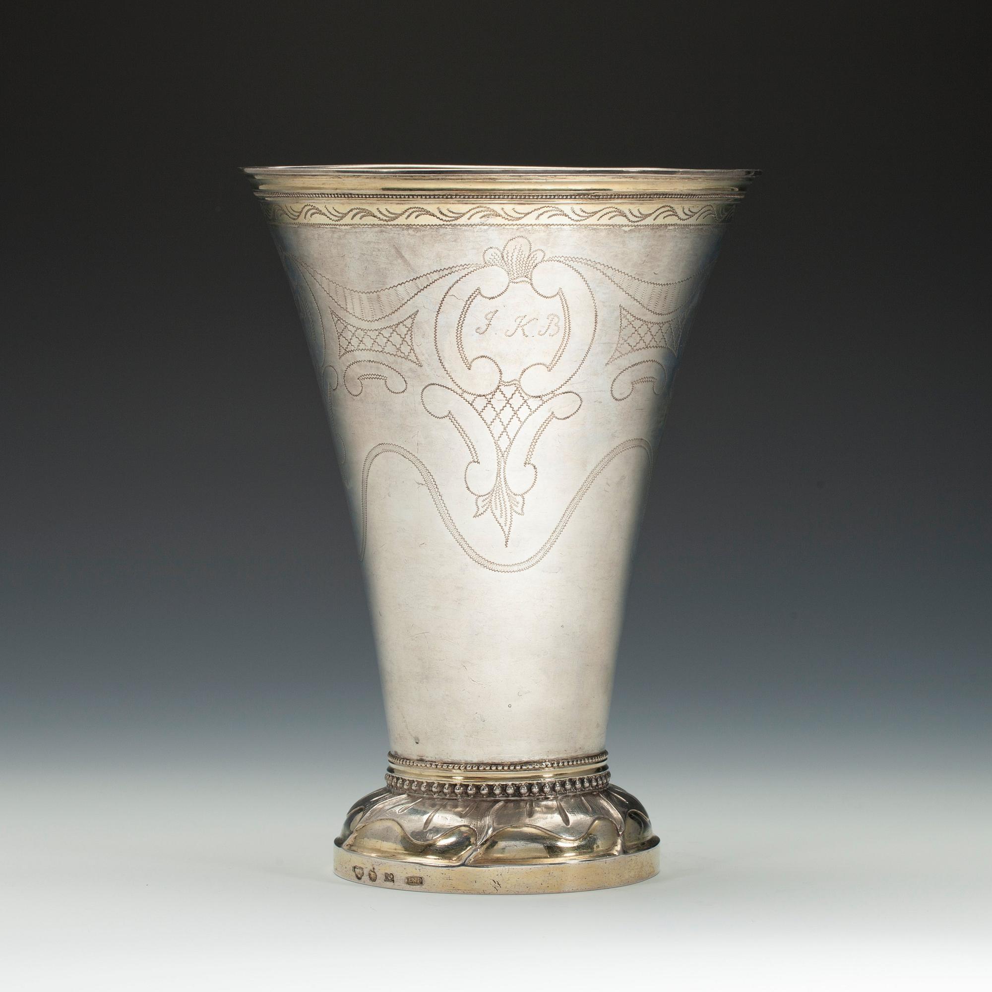 PIKARI, hopeaa. Erik Ernander Uppsala 1799. Korkeus 21,5 cm. Paino 460 g.