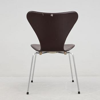 STOL, "Sjuan", Arne Jacobsen, Fritz Hansen, formgiven 1955.