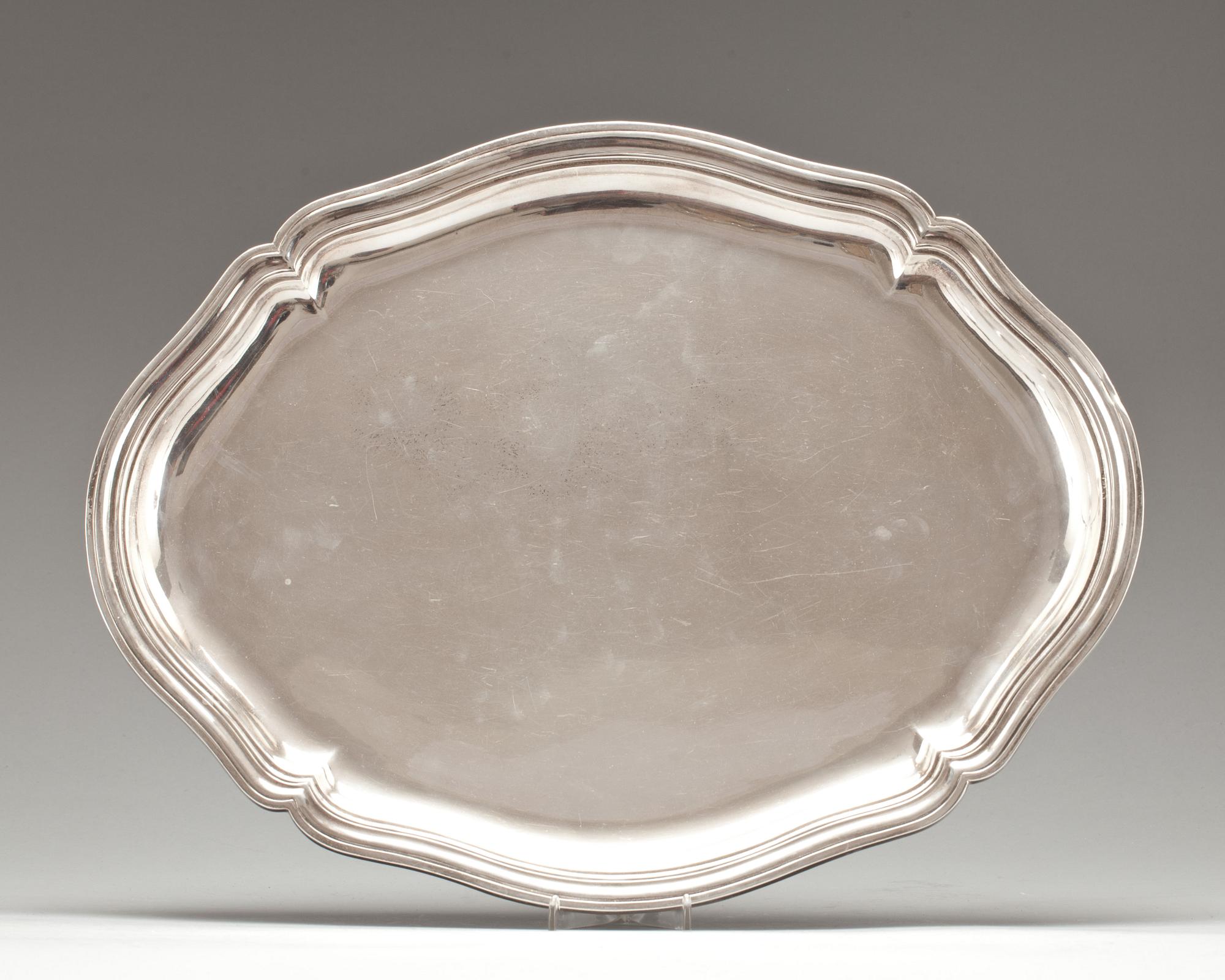 BRICKA, silver, 1900-tal. Vikt ca 1440 g.