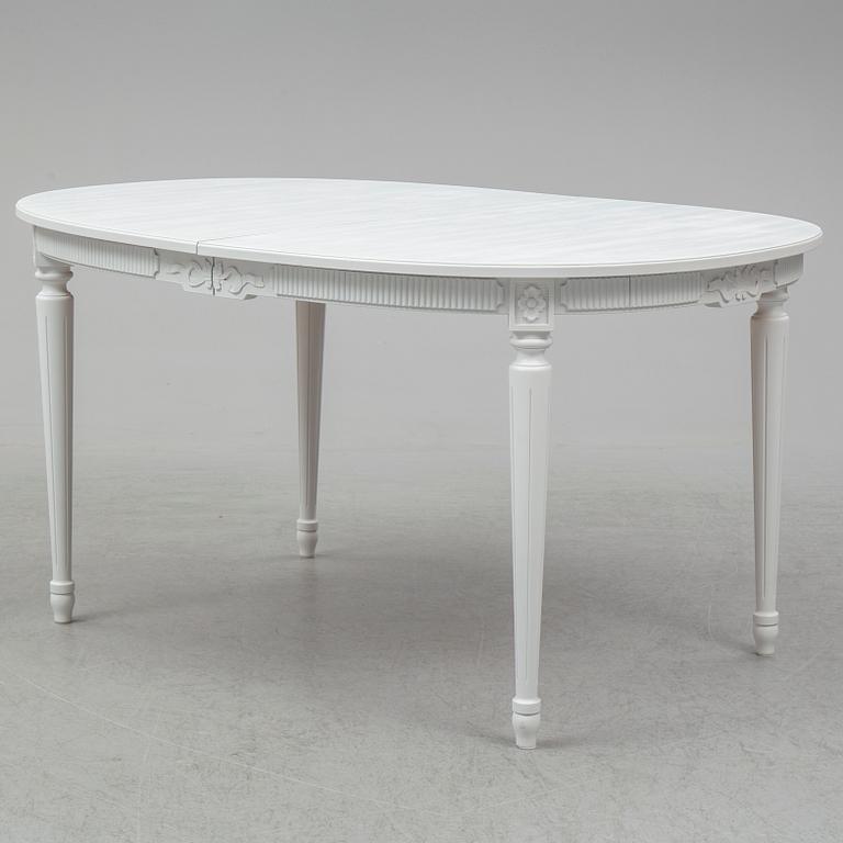MATBORD, gustaviansk stil, 1900-talets slut. 2 iläggsskivor medföljer.