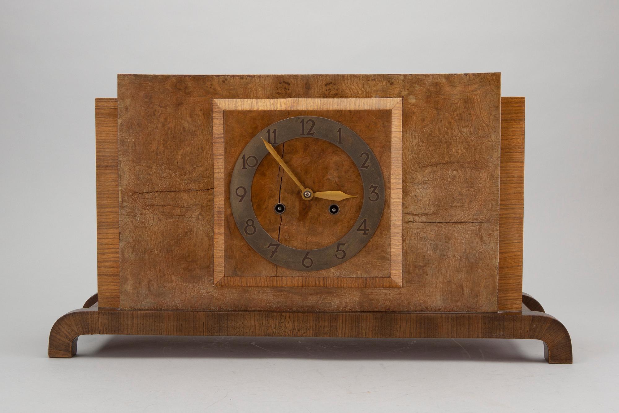 An Art Deco table clock, 1930's.
