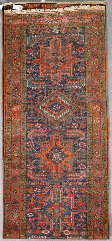 GALLERIMATTA, semiantik/old nordvästpersisk. Ca 445 x 100 cm.