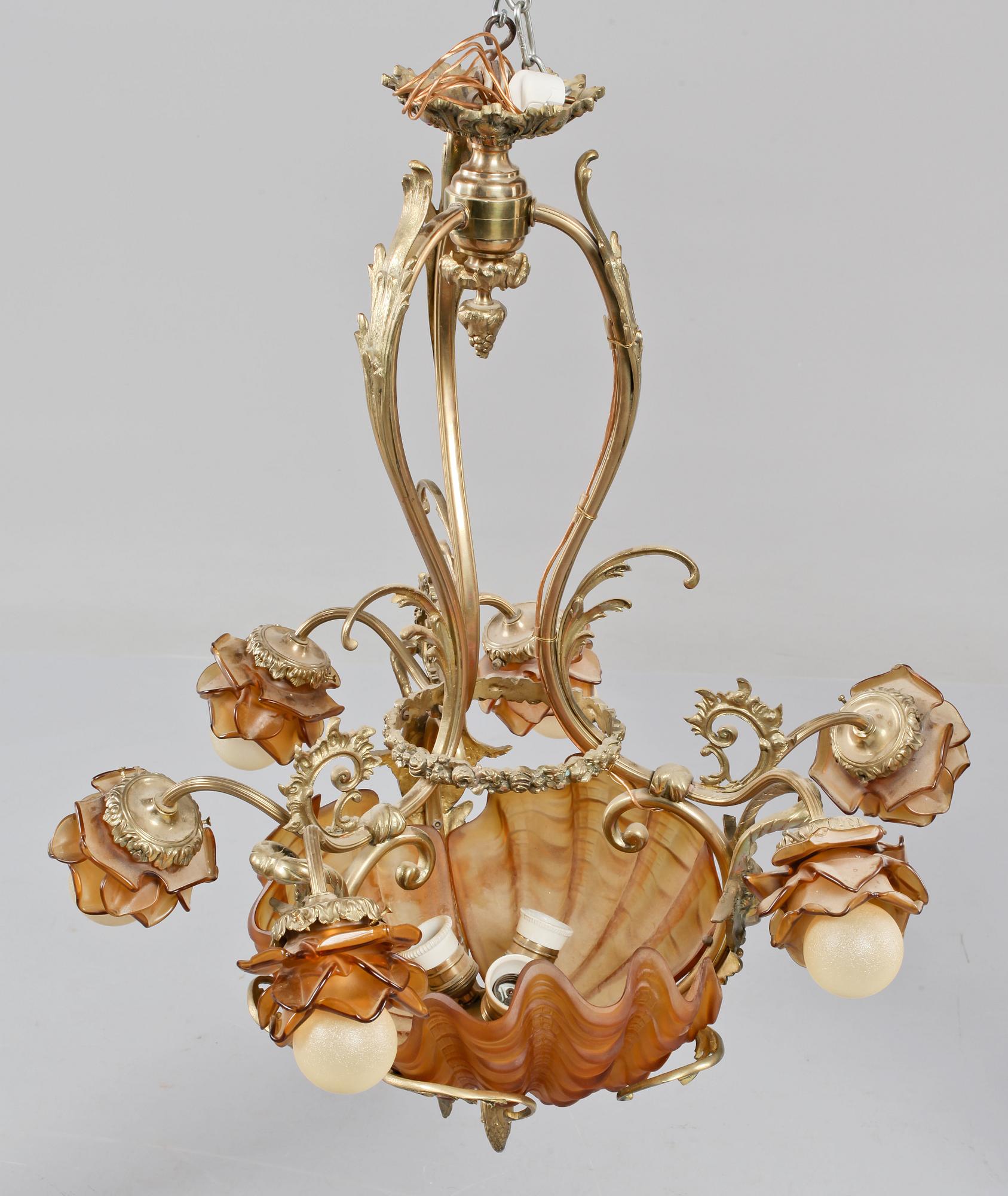 LJUSKRONA, rokokostil, 1900-talets andra hälft. Höjd 75 cm.