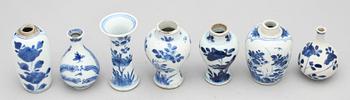 PARTI MINIATYRVASER, 7 st, porslin, Kina 1700-tal.