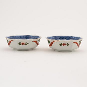 A set of five Japanese bowls (3+2), 20th Century.