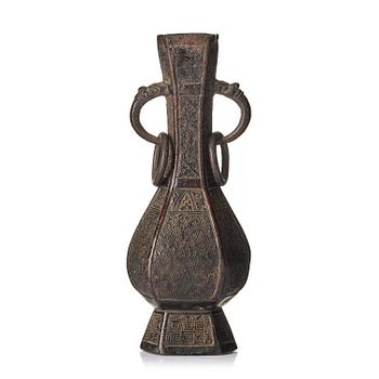 1087. A bronze vase, Yuan/Ming dynasty.