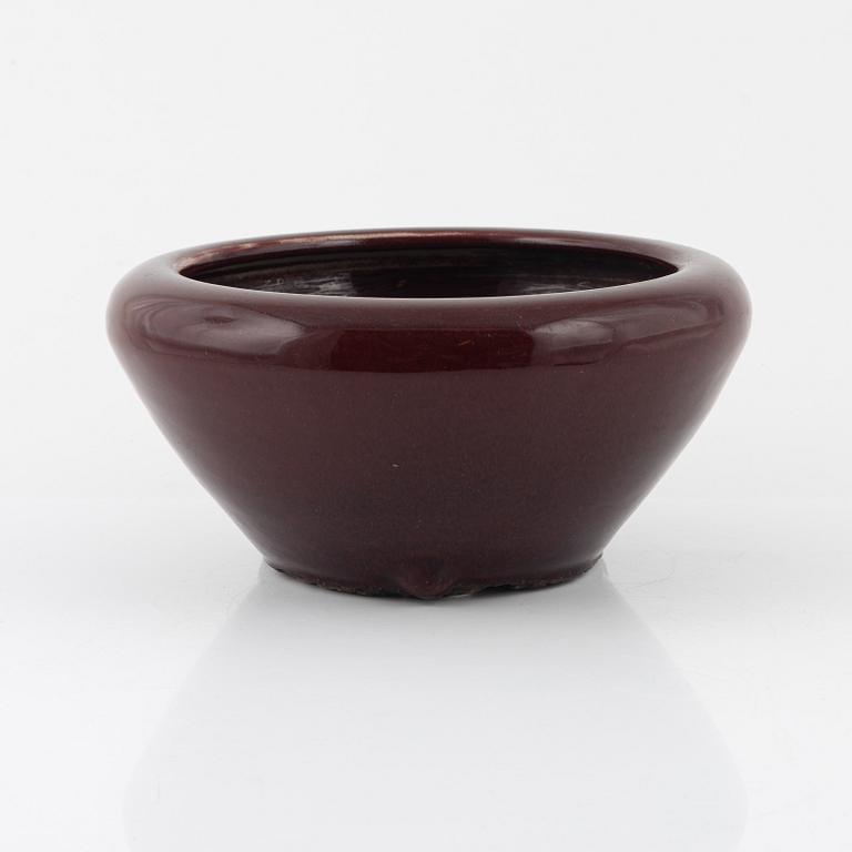 A sang de boef glazed censer, late Qing dynasty, circa 1900.