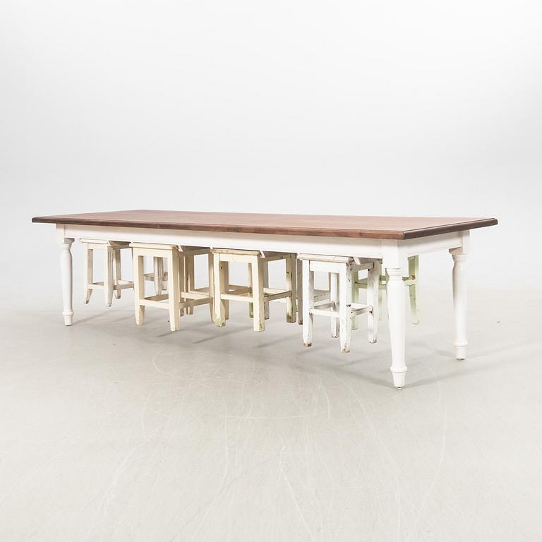 Table with stools (8 pcs) modern production.