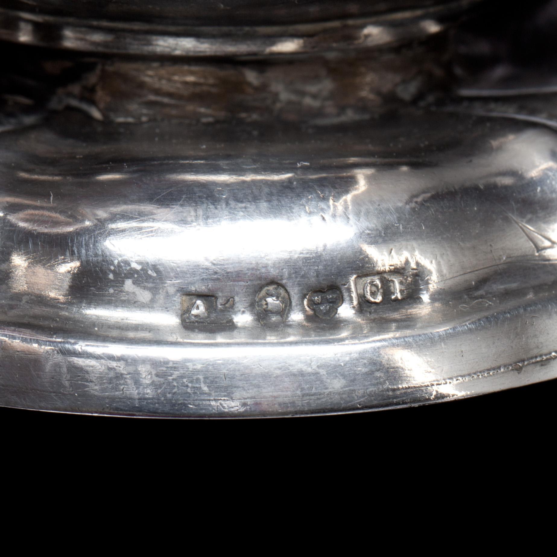 MJÖLKKANNA, silver. Nyrokoko, 1800-talets andra hälft. Otydliga stämplar. C:a 125 g.
