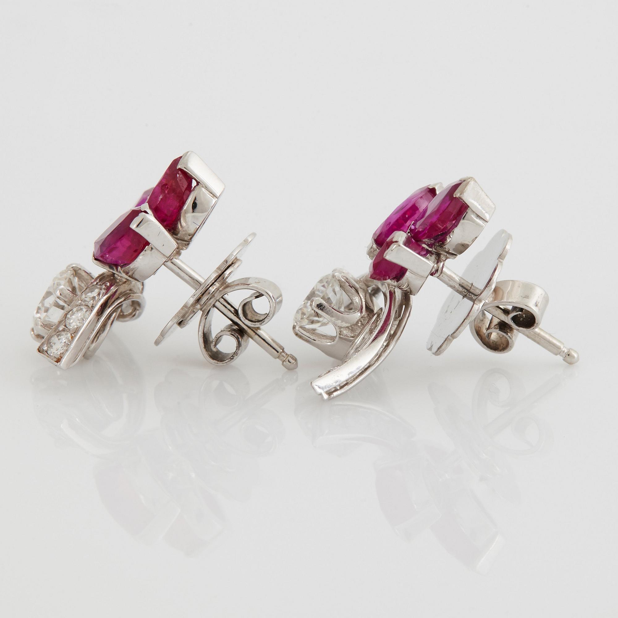 Ett par örhängen 18K vitguld med fasettslipade rosa safirer och runda briljant- och åttkantslipade diamanter.