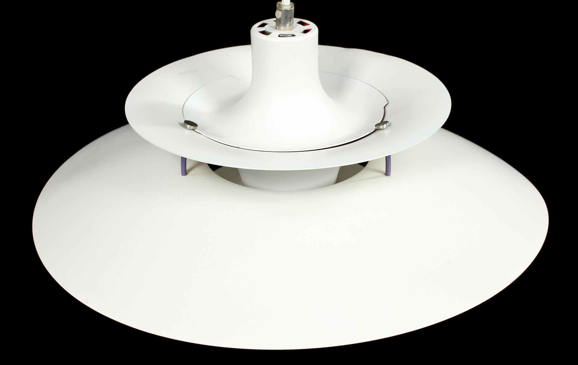 TAKLAMPA, "PH 5", Poul Henningsen för Louis Poulsen, Danmark. Höjd ca 25 cm.