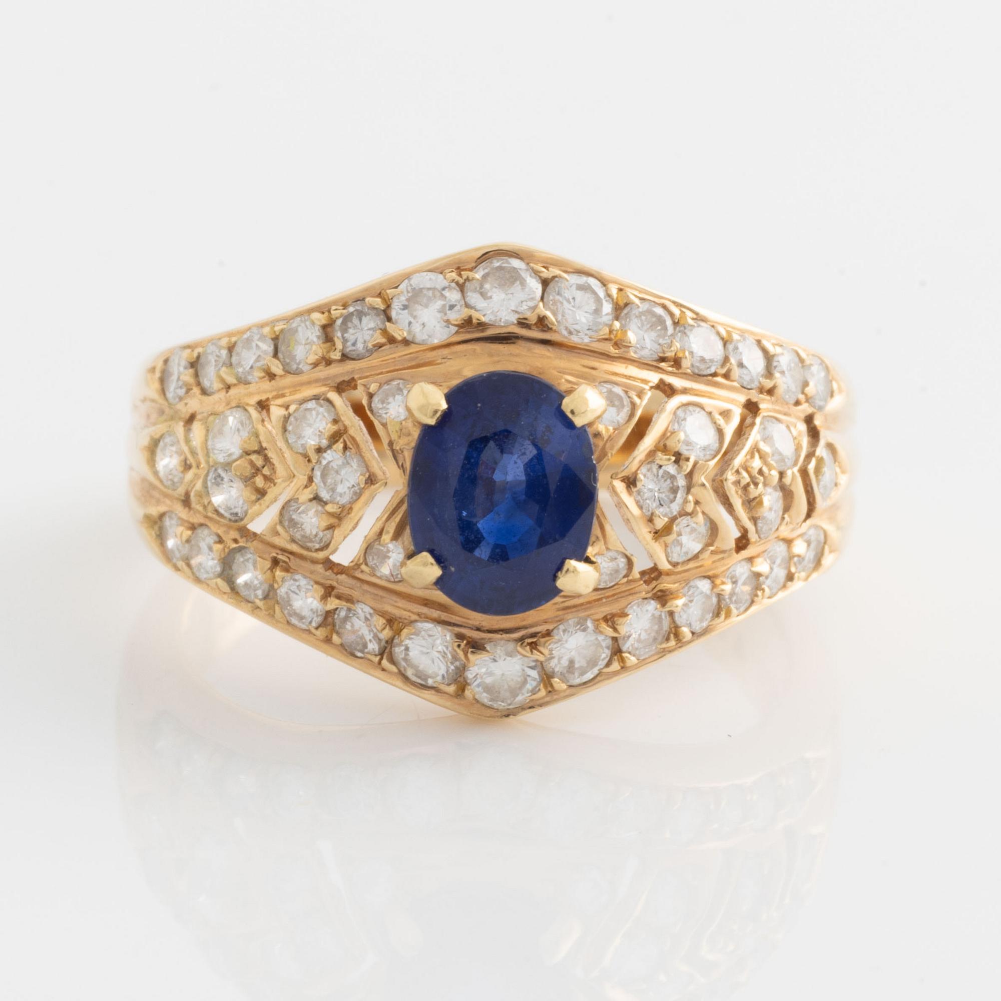 Ring with sapphire and brilliant-cut diamonds.