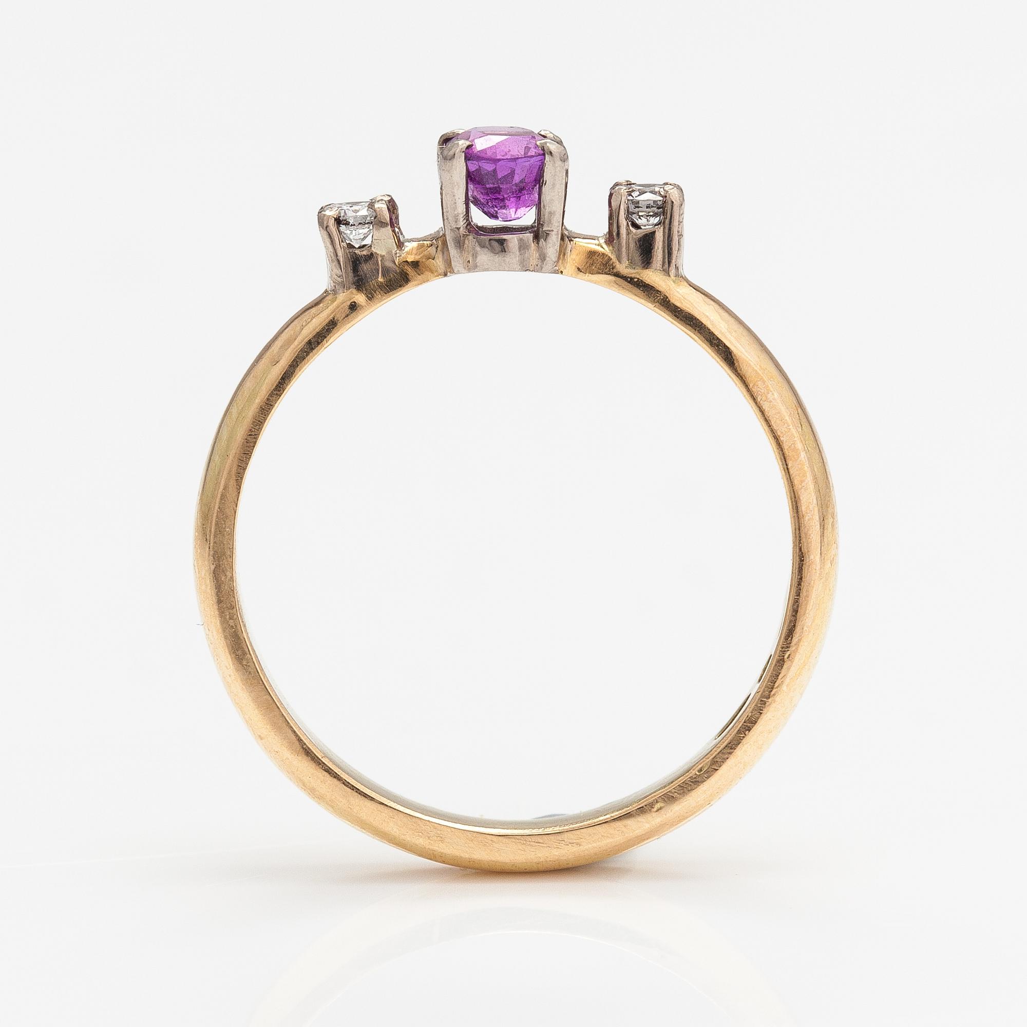 An 18K gold ring with a ruby and diamonds ca. 0.12 ct in total. Lagercrantz Jewellery, Tammisaari 2015.