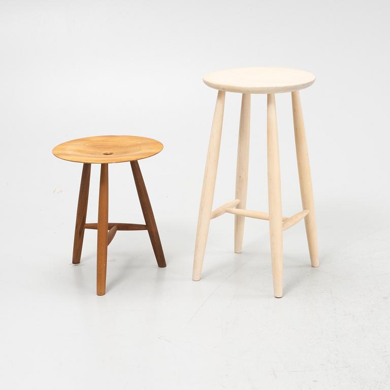 A birch bar stool and an oak stool, Norrgavel.
